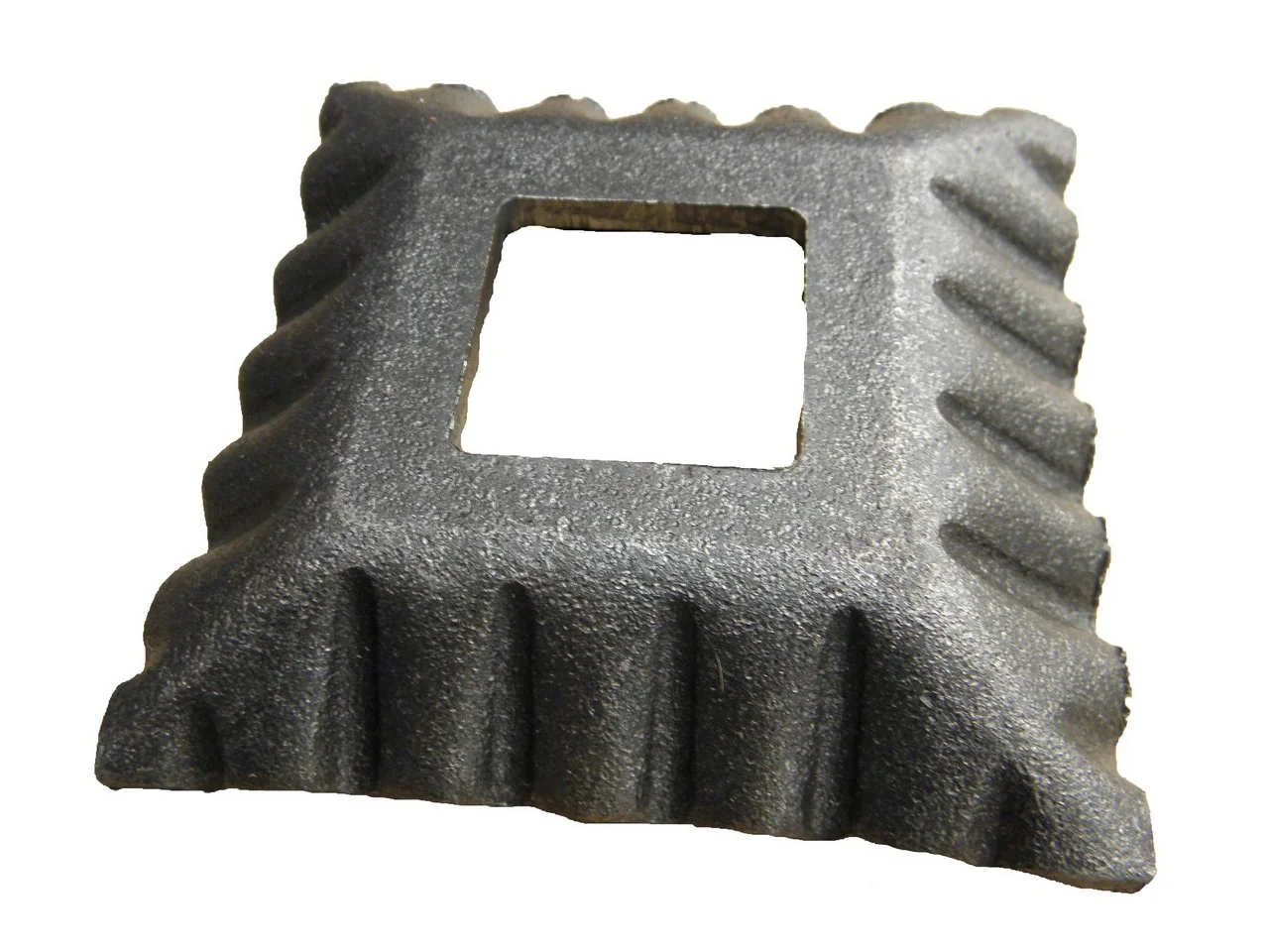 Wyrób kuty: Kuta maskownica metalowa do słupów balustradowych 80x80 mm otwór 40x40 mm