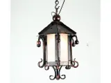 Wyrób kuty: Kuta Lampa Wisząca z Ornamentyką Kowalską