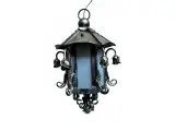 Wyrób kuty: Kuta Lampa Wisząca z Ornamentyką Różaną