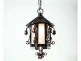 Wyrób kuty: Kuta Lampa Wisząca z Ornamentyką Różaną