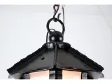 Wyrób kuty: Wisząca Lampa Kowalska z Ornamentem Liściastym