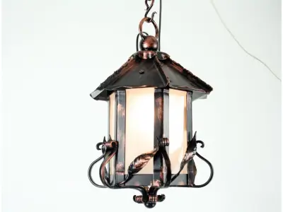 Wyrób kuty: Wisząca Lampa Kowalska z Ornamentem Liściastym